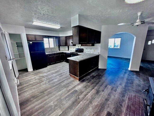 Building Photo - 1743 Burton St