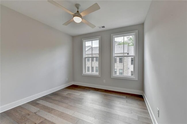 Building Photo - 375 Chiswick Cir
