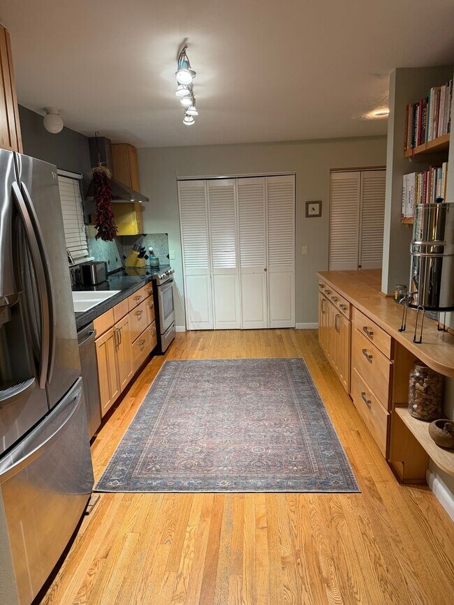 Building Photo - Lovely 3 BED / 2 BATH family home in Parkside neighborhood!