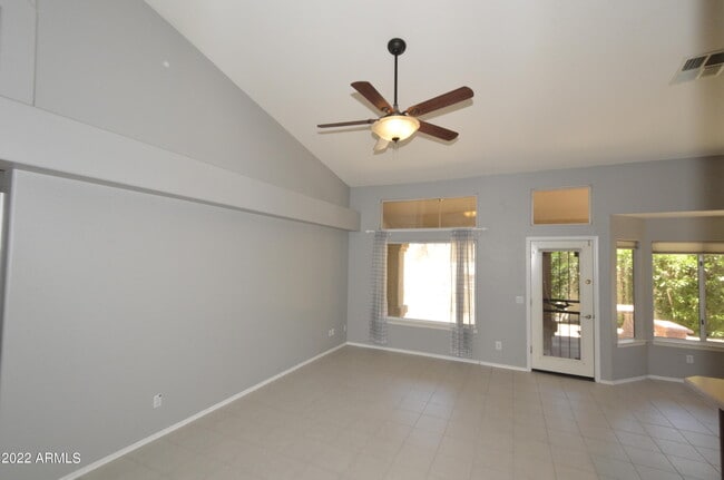 Building Photo - 1322 E Briarwood Terrace