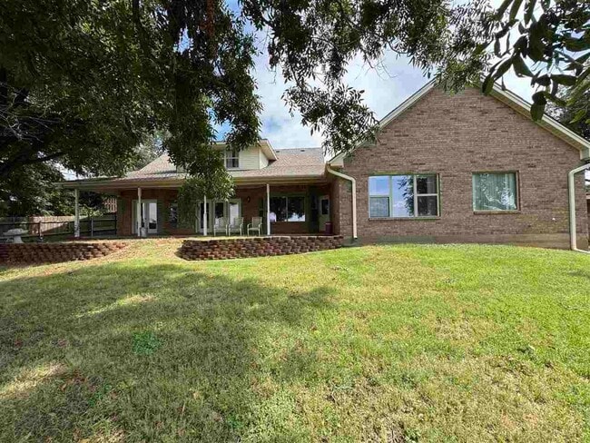 Building Photo - 609 Shoreline Dr