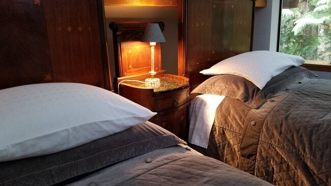 Building Photo - 1881 Cliff Rd