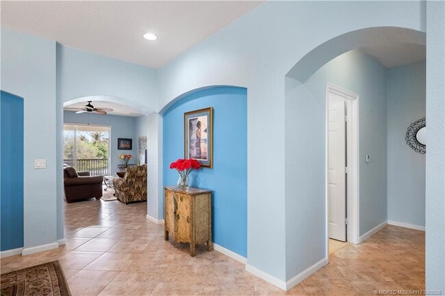 Building Photo - 691 SW Glen Crest Way