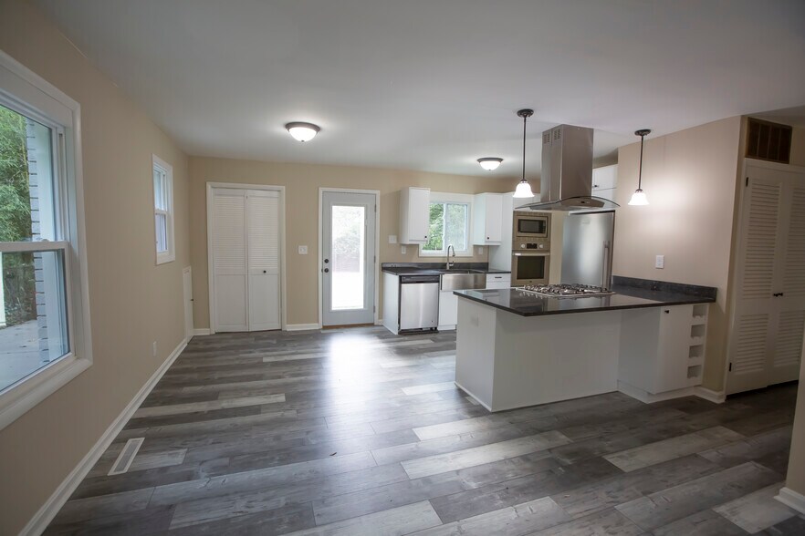 Building Photo - 3120 Doreen Way