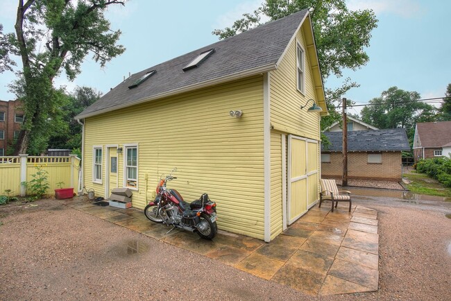 Building Photo - 700 Remington St