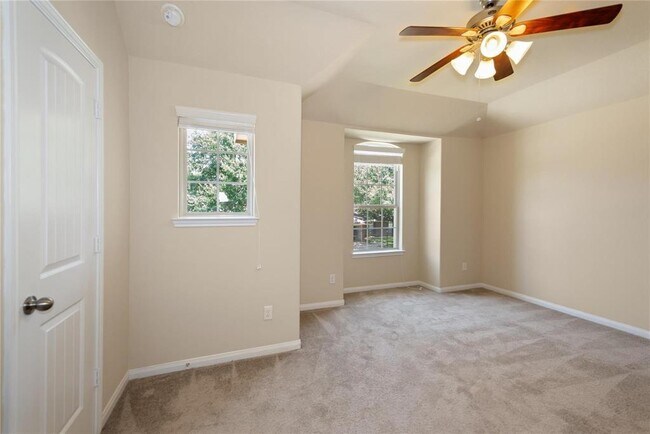Building Photo - 17423 Waterview Dr