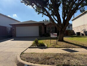 Building Photo - MOVE IN SPECIAL $500.00 OFF FIRST FULL REN...