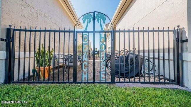 Building Photo - 222 14th Ave N