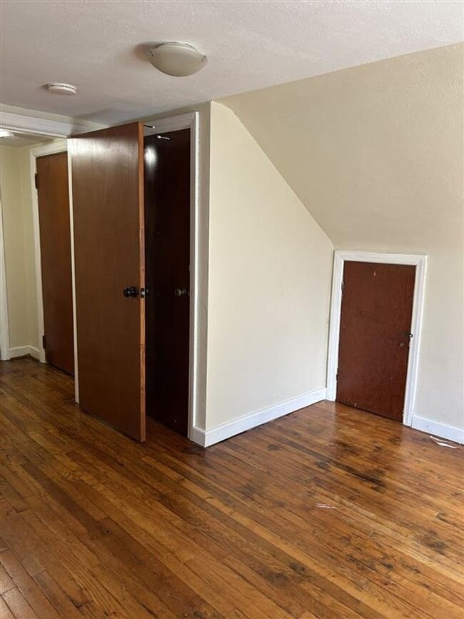 Building Photo - 4 Bedroom in Central School District