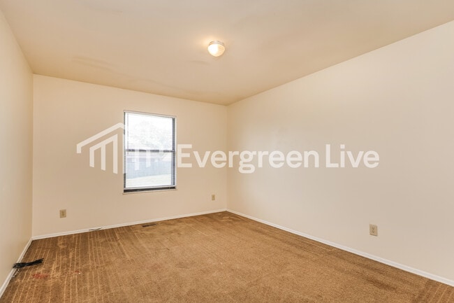 Building Photo - 6800 Deer Bluff Dr