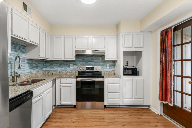 Building Photo - 670 Highland Ct