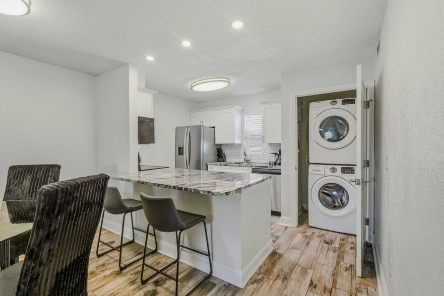 Building Photo - 3909 W Cleveland St