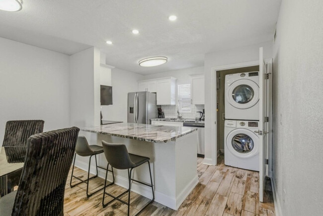 Building Photo - 3909 W Cleveland St