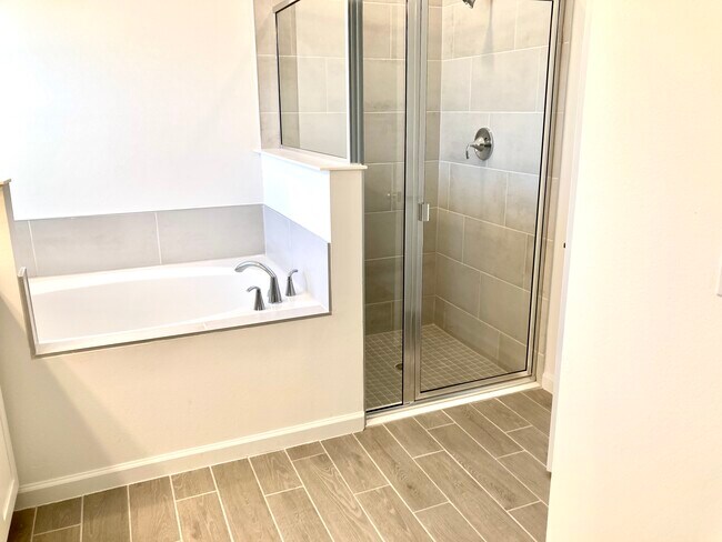 Building Photo - 3511 NE 38th Ln