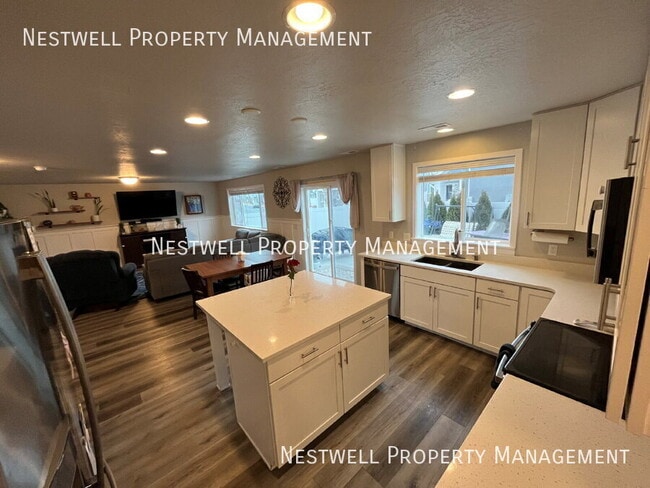 Building Photo - 1508 Waterfront Dr