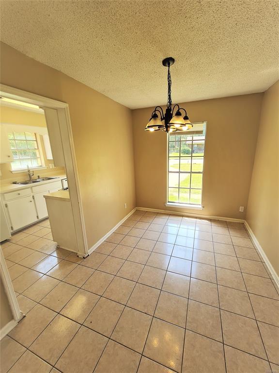 Building Photo - 3024 Cross Creek Dr