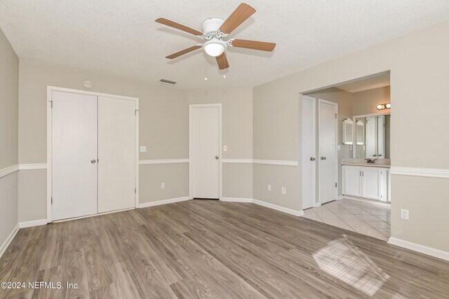 Building Photo - 3399 Charmont Dr