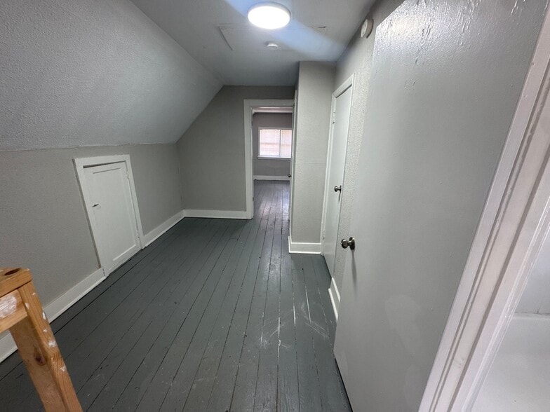 Building Photo - 265 W 107th St