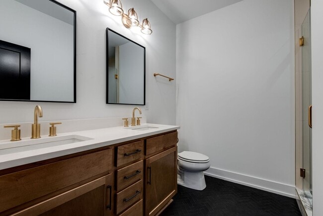 Building Photo - Welcome to Your Stylish Haven in Vibrant East Nashville!