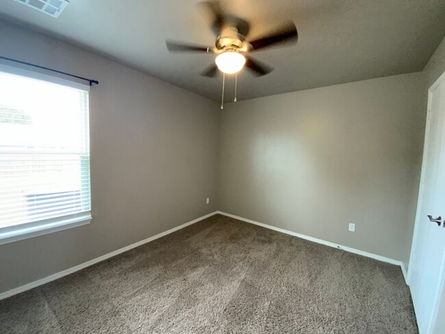Building Photo - 3 bedroom 2 bath - SW OKC