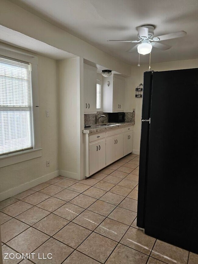 Building Photo - 2 br, 2 bath House - 1029 E Meadowbrook Ave