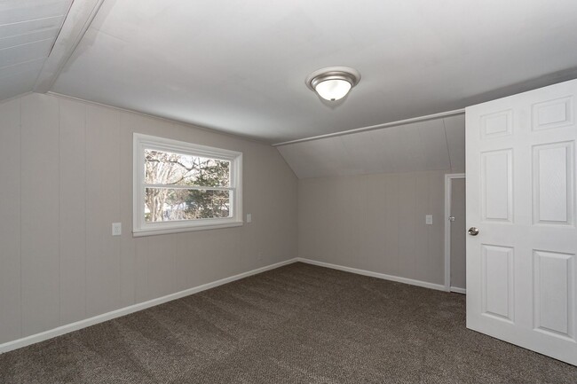 Building Photo - COMING SOON: Beautiful and Renovated Property in Raytown!