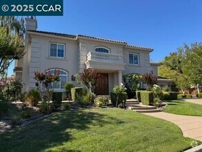 Building Photo - 2175 Sky View Ct