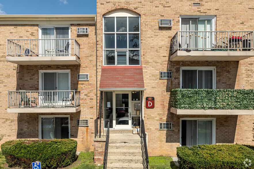 Entrance - Bishop Hill Apartments