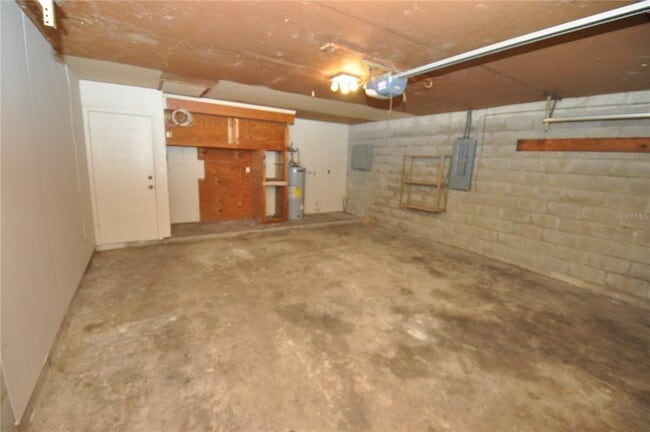 Building Photo - 828 Cinnamon Dr E