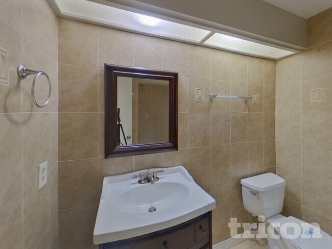 Building Photo - 1751 Shady Leaf Dr