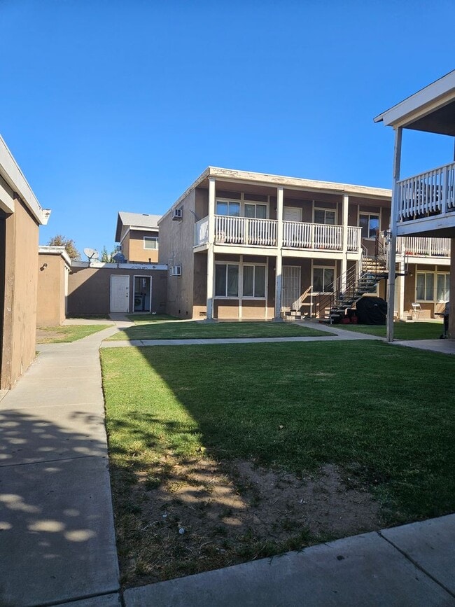 Primary Photo - 740 Illinois Ave