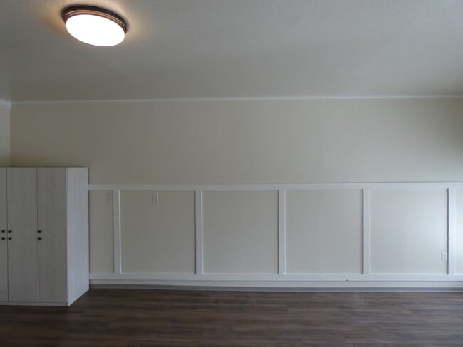 Building Photo - Ground Floor Studio