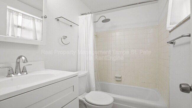 Building Photo - 613 Lyndhurst St