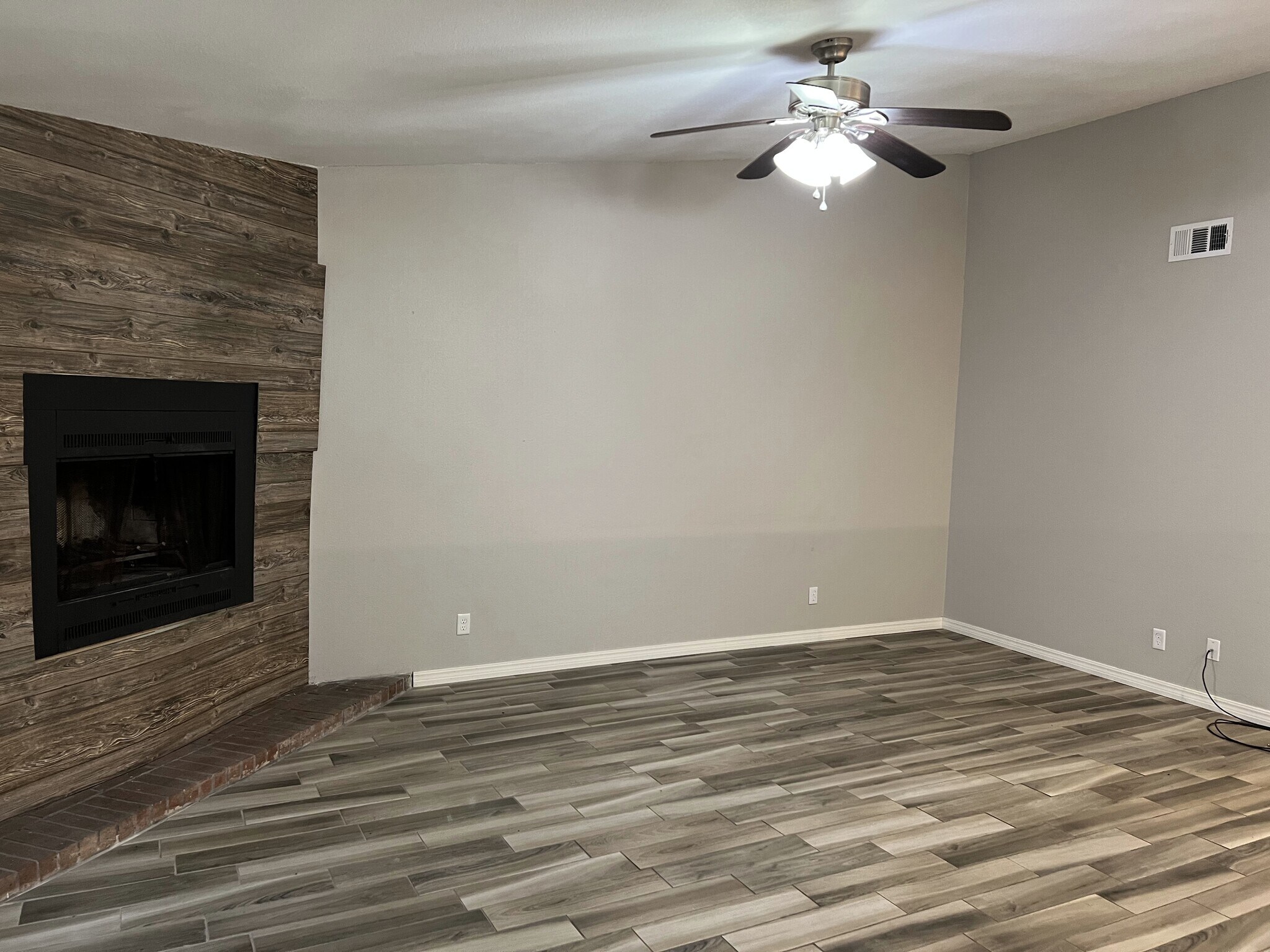 Building Photo - 812 Hardy Springs Cir