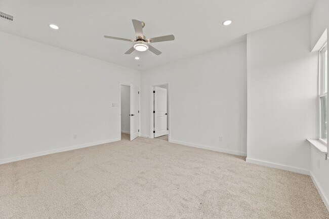 Building Photo - 256 Capetown Way