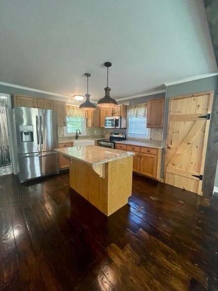 Building Photo - 112 Polk St