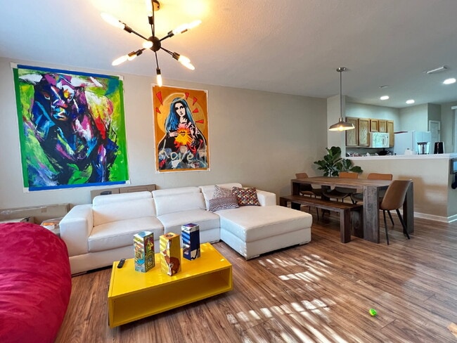 Building Photo - AVAILABLE MAY 10TH 2BD/2.5 BATH TOWNHOME IN THE EXCLUSIVE WYNCHASE COMMUNITY!!