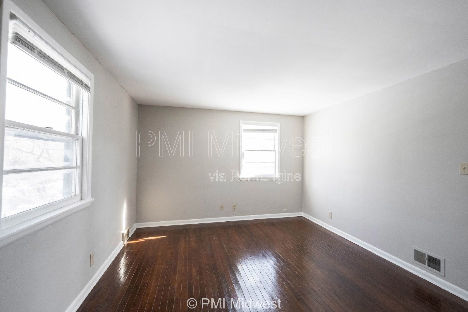 Building Photo - 1857 W 60th St
