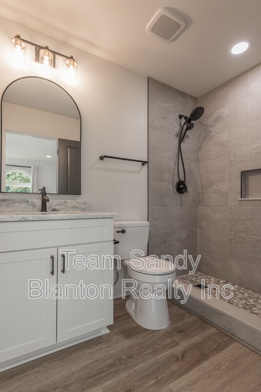 Building Photo - 2540 Hallmark Dr