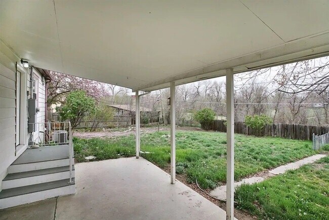 Building Photo - 1745 W Crestline Dr