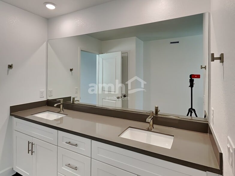 Building Photo - 9139 Liberty Cap Ct