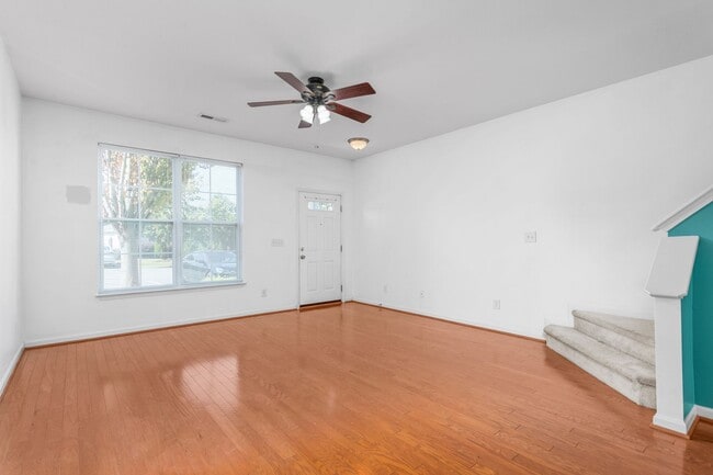 Building Photo - **Charming 2/2.5 Burlington Townhome**