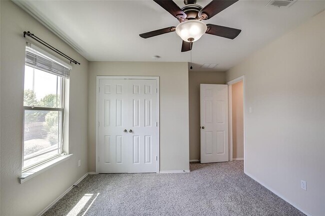 Building Photo - 123 Mancos Dr