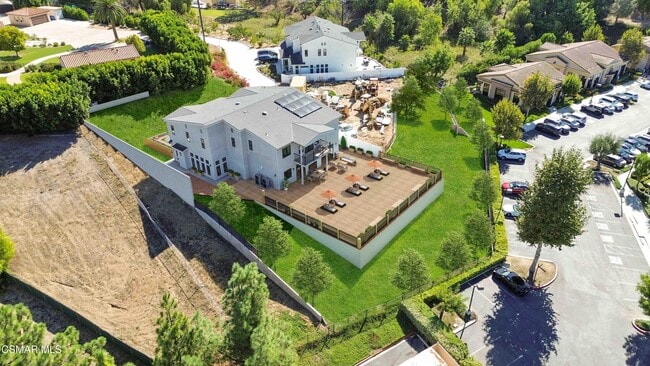 Building Photo - 252 Capri Dr