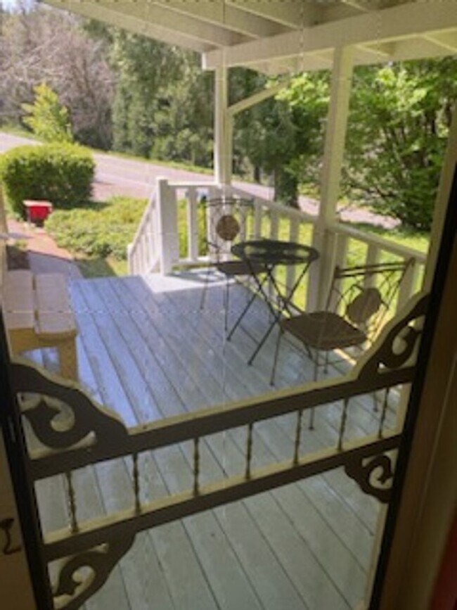 Building Photo - Welcome to this charming 3 bedroom, 2 bathroom house located in  Nevada City