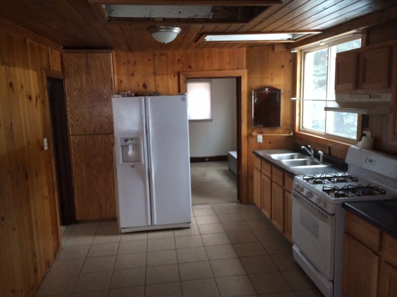 Building Photo - 401 E Ryan Rd