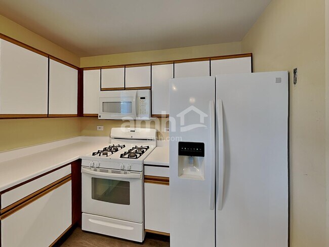 Building Photo - 1440 Summerhill Dr