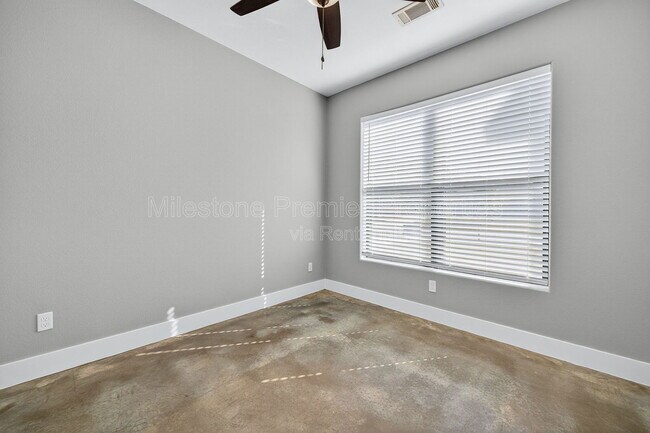 Building Photo - 1425 S 7th Ave