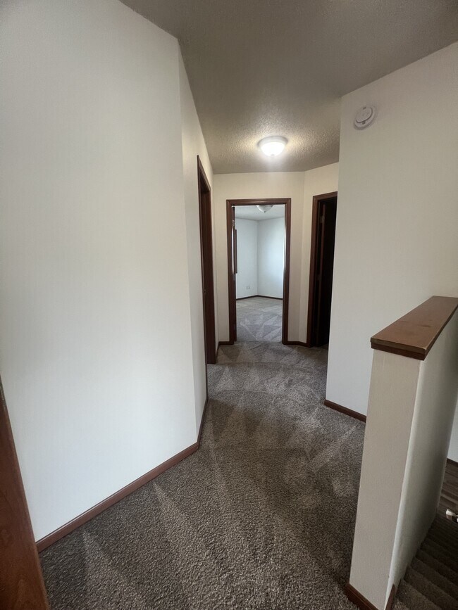 Building Photo - 4257 Estate Dr S