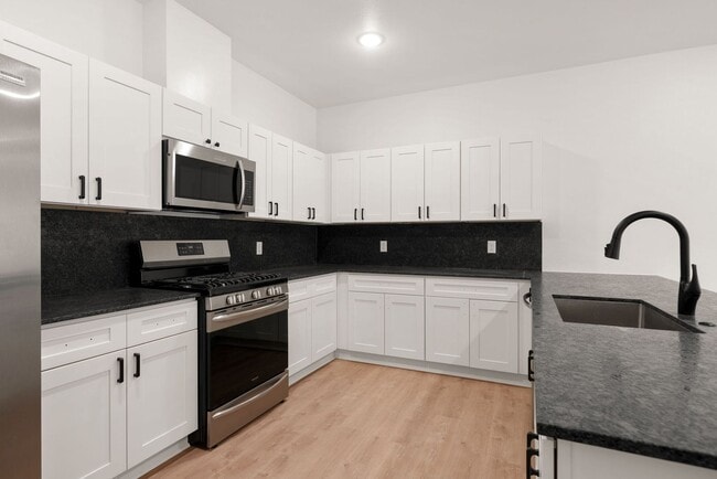Building Photo - 8700 Cantera Dr